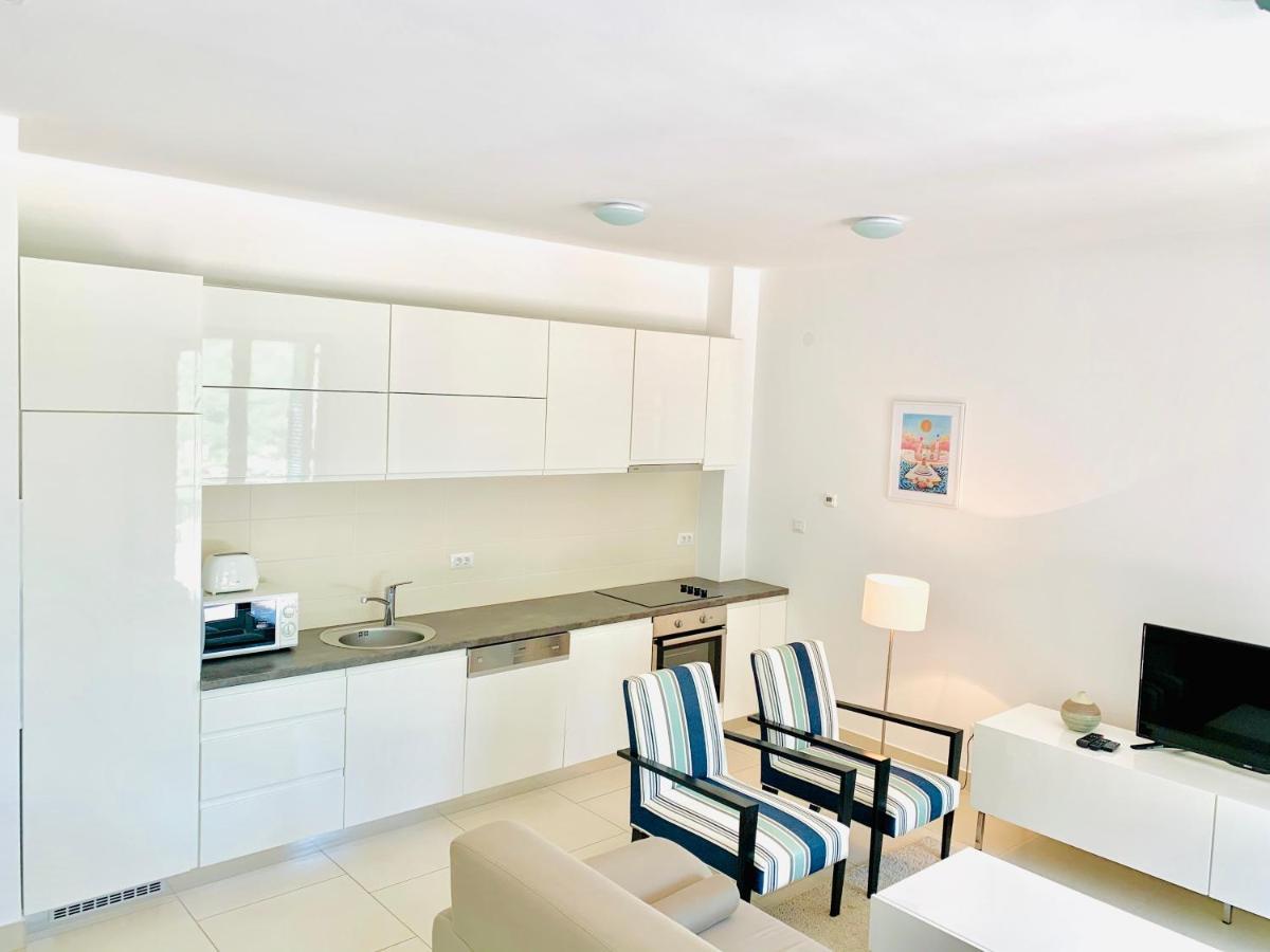 Lavender Bay Apartment C32 Donji Morinj Luaran gambar