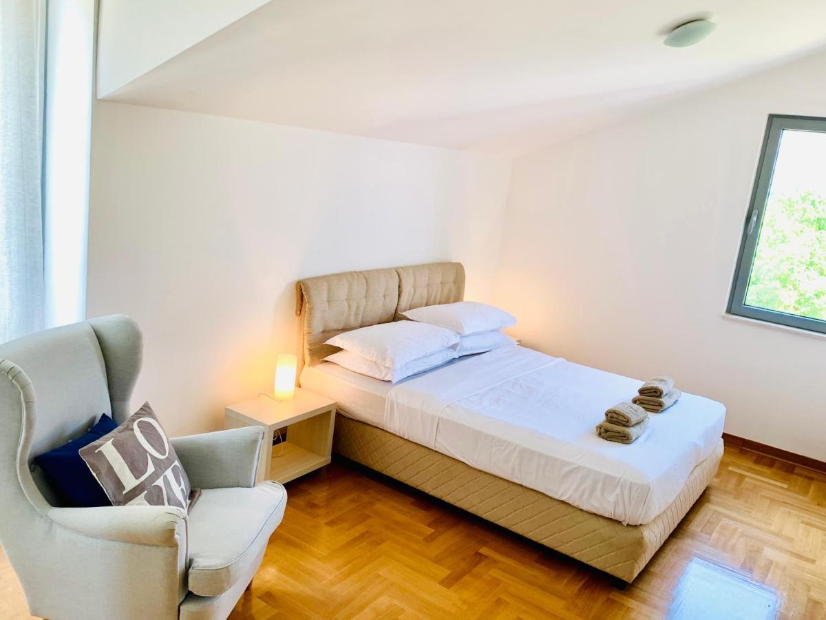 Lavender Bay Apartment C32 Donji Morinj Luaran gambar