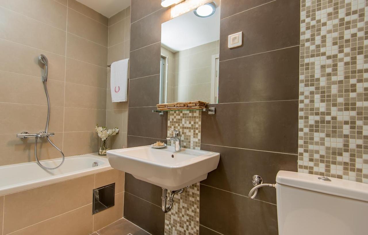 Lavender Bay Apartment C32 Donji Morinj Luaran gambar